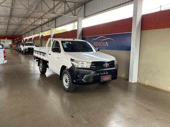 TOYOTA HILUX 2.8 D-4D TURBO DIESEL CS 4X4 MANUAL TOYOTA HILUX 2.8 D-4D TURBO DIESEL CS 4X4 MANUAL